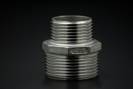 Stainless Steel Reduce Nipple - 1 1/4 x 1 Inch / Male Thread x Male Thread