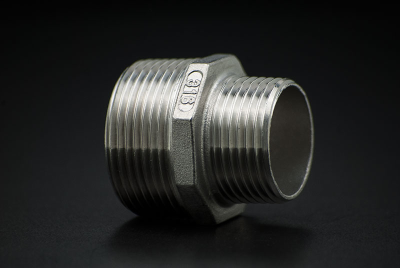 Stainless Steel Reduce Nipple - 3/4 x 1/2 Inch / Male Thread x Male Thread