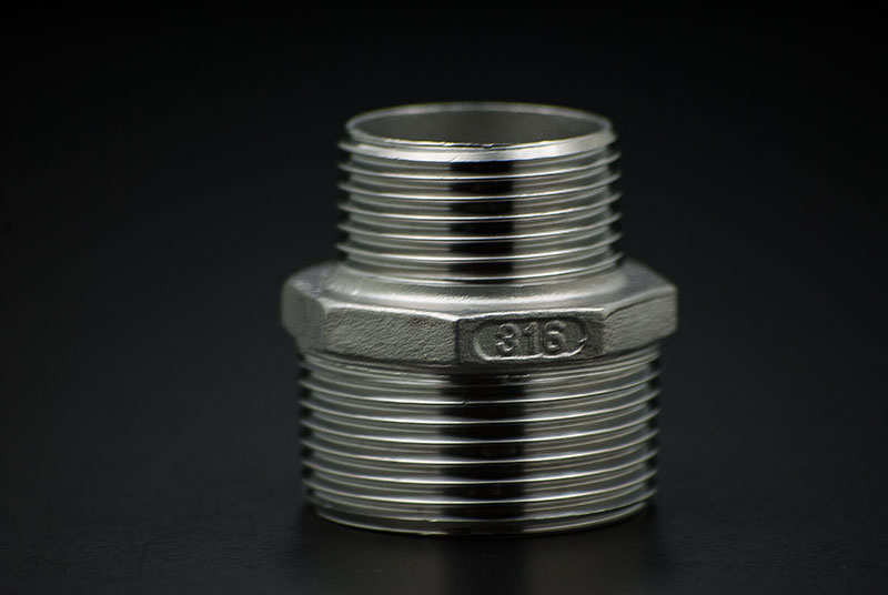 Stainless Steel Reduce Nipple - 1 1/4 x 3/4 Inch / Male Thread x Male Thread